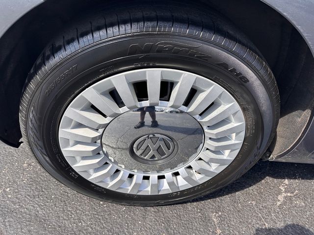 2016 Volkswagen Beetle 1.8T S photo 8