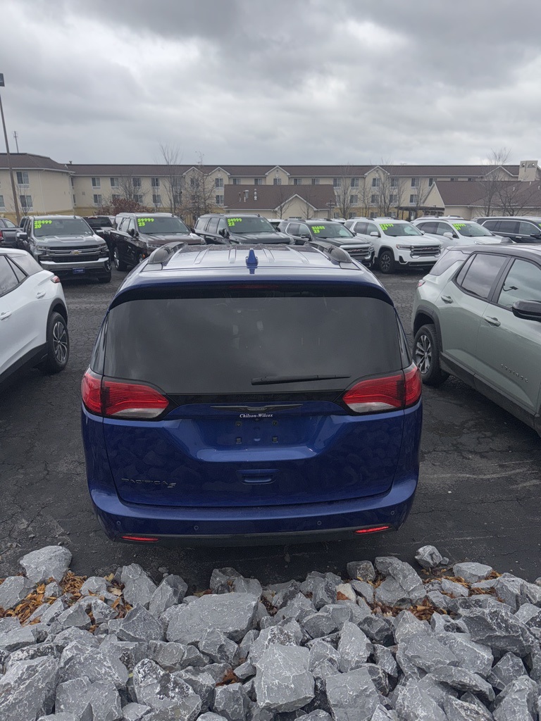 2018 Chrysler Pacifica Touring Plus photo 4