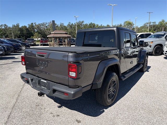 2024 Jeep Gladiator Sport photo 3