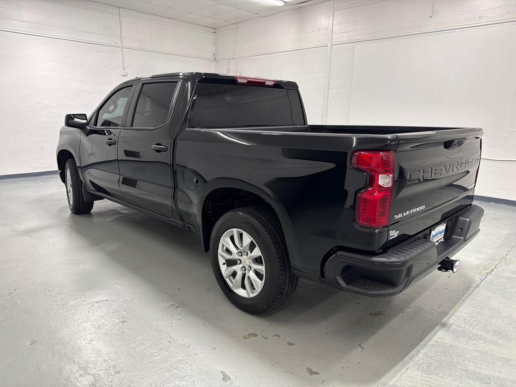 2025 Chevrolet Silverado 1500 Custom photo 3