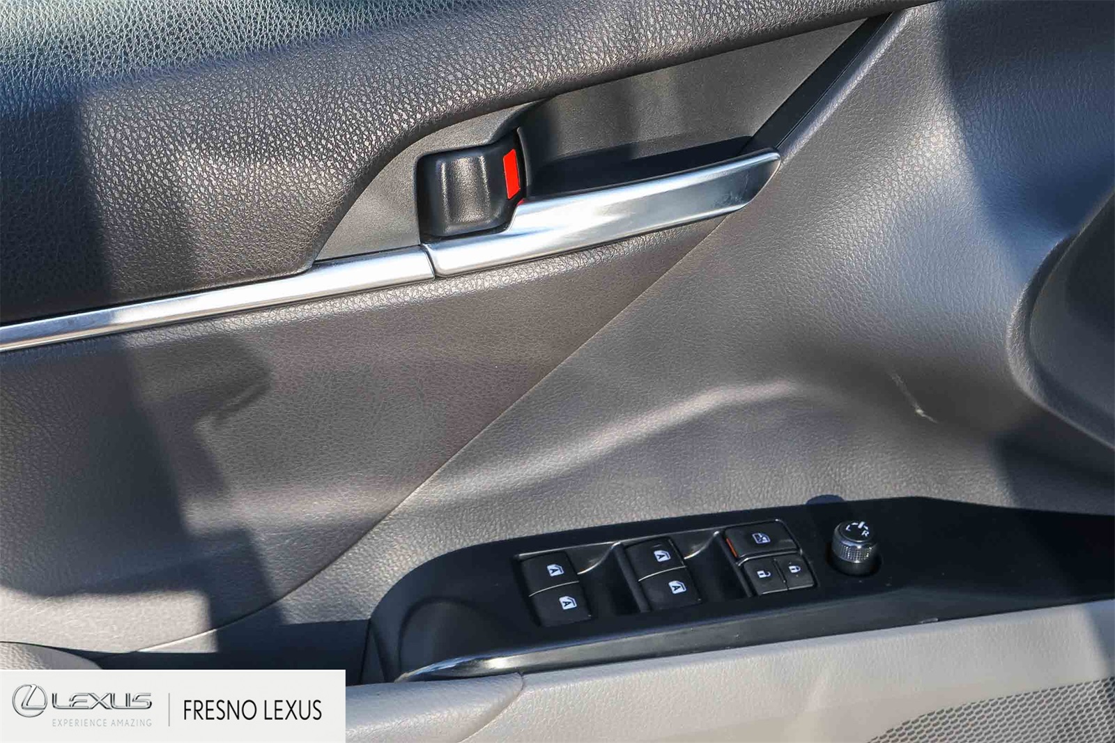 2018 Toyota Camry SE photo 19