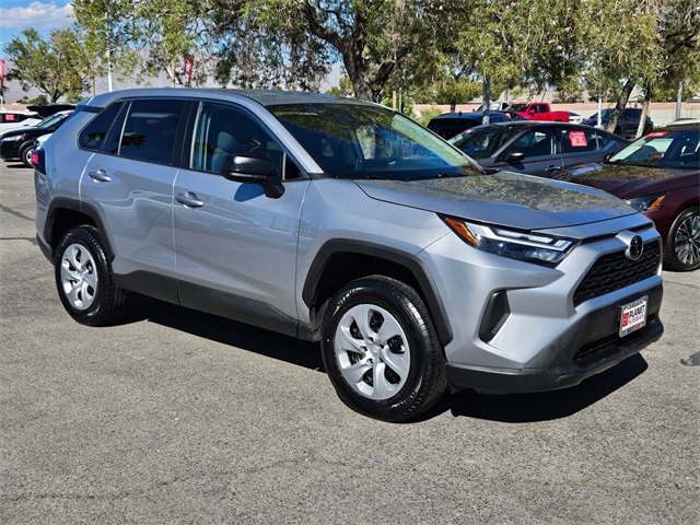 2024 Toyota RAV4 LE photo 5