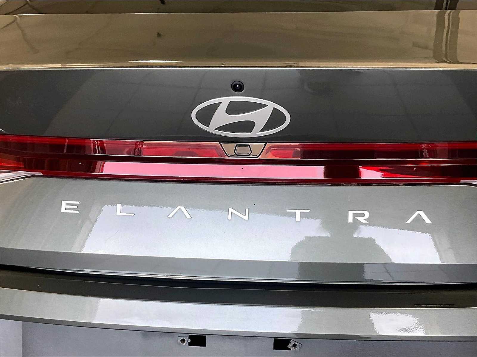 2024 Hyundai Elantra SEL photo 28