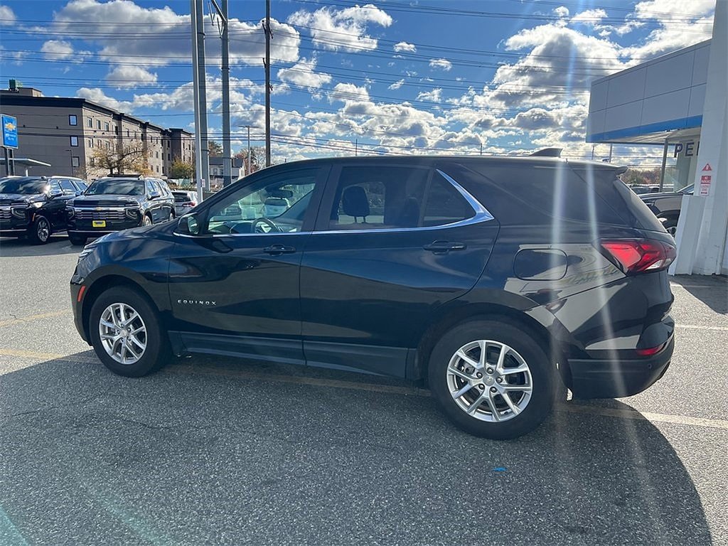 2024 Chevrolet Equinox LT photo 2