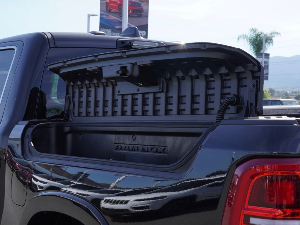 New 2026 Diamond Black Crystal Pearl-Coat Exterior Paint RAM Tungsten image 7