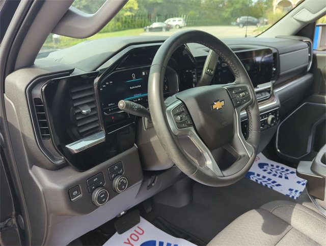 2023 Chevrolet Silverado 1500 LT photo 2