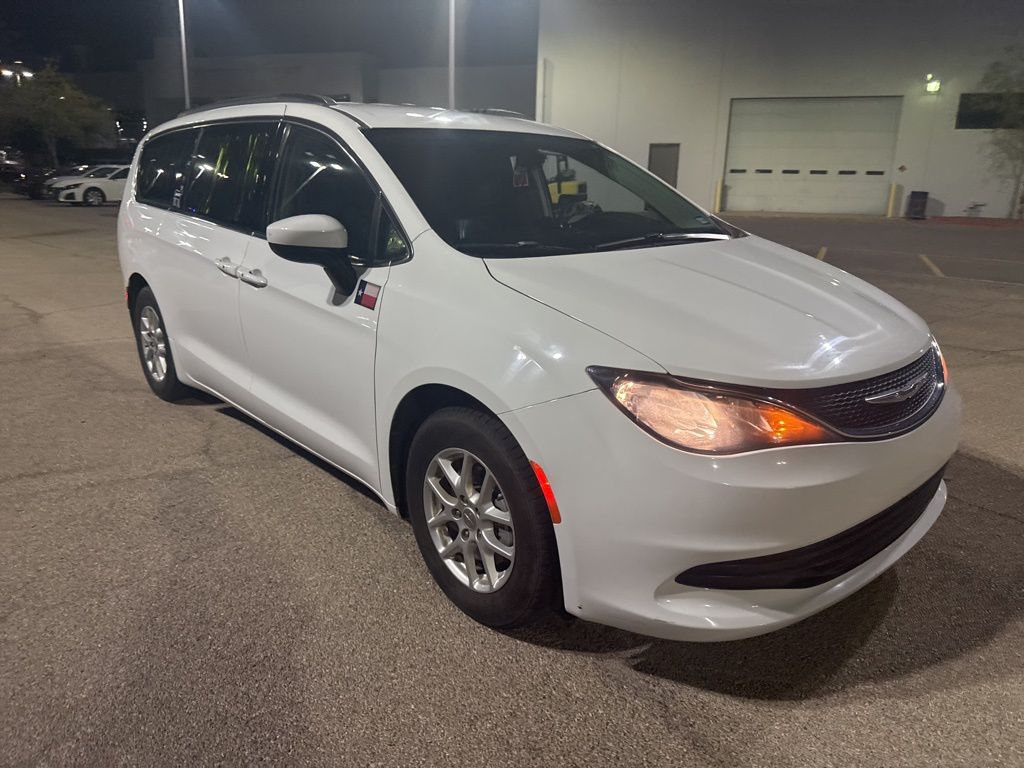 2020 Chrysler Voyager LXi photo 4