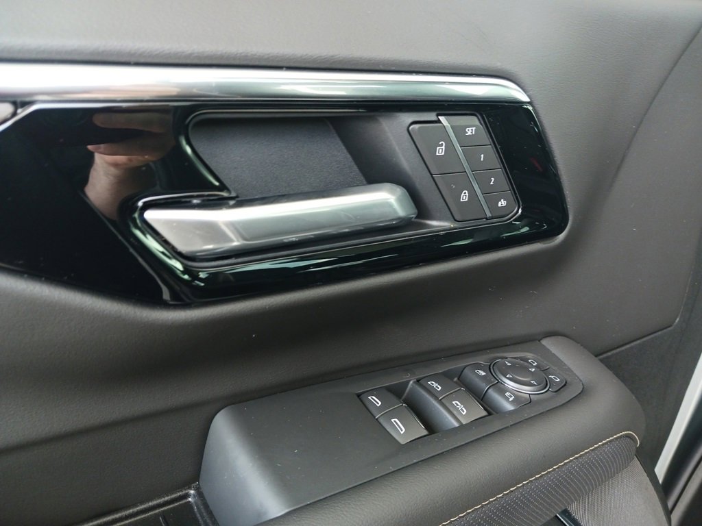 2025 Chevrolet Tahoe Premier photo 9