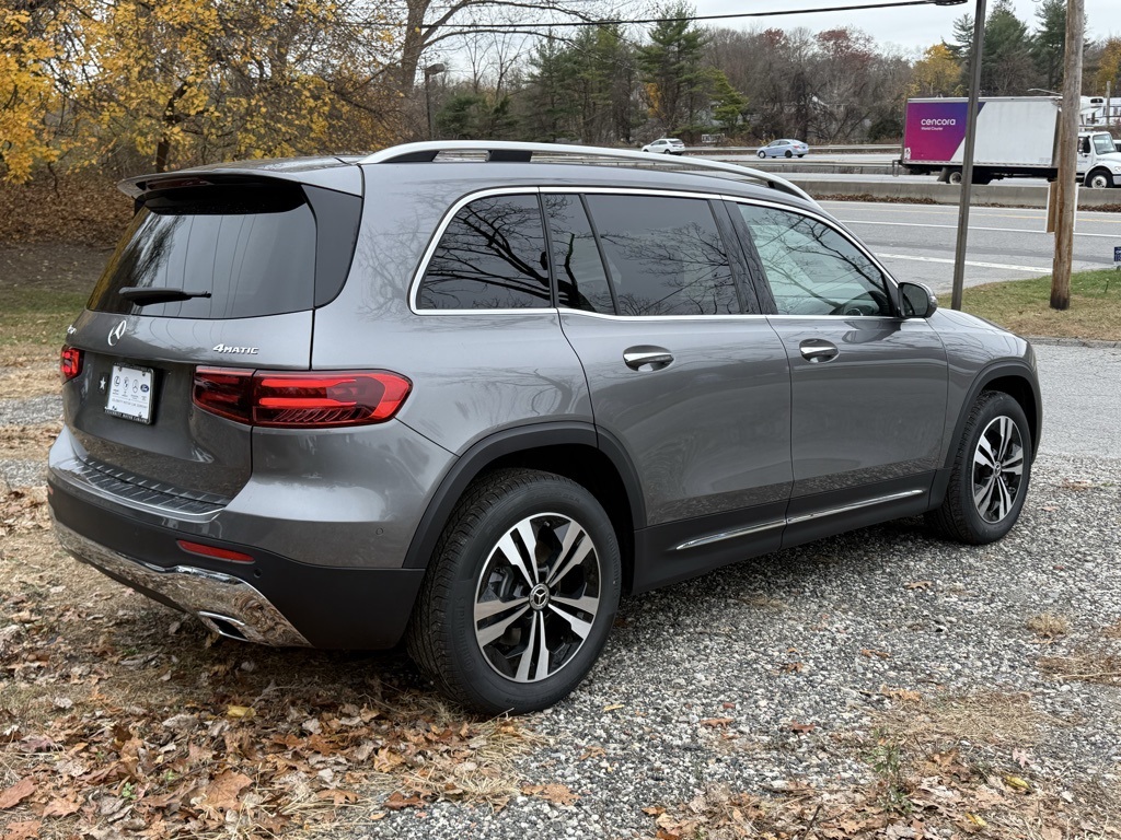 2026 Mercedes Benz GLB 250 4MATIC photo 4