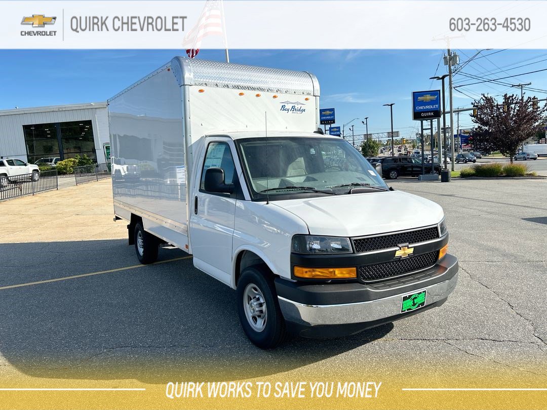 2025 Chevrolet Express Cutaway Base's photo