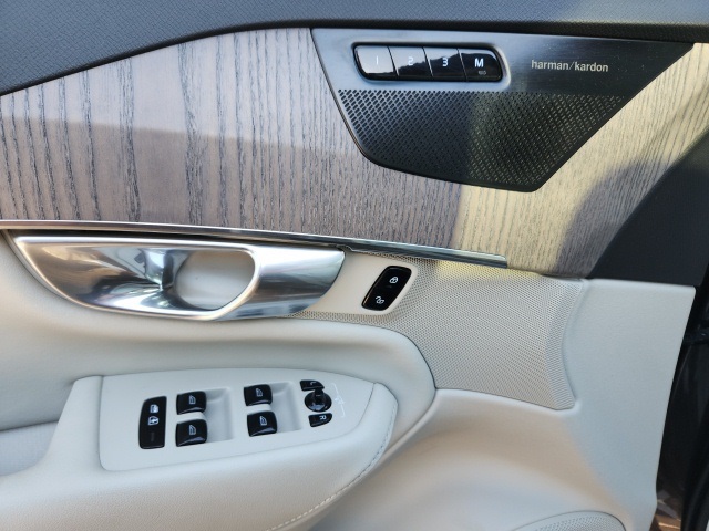 2024 Volvo XC90 Plus photo 12