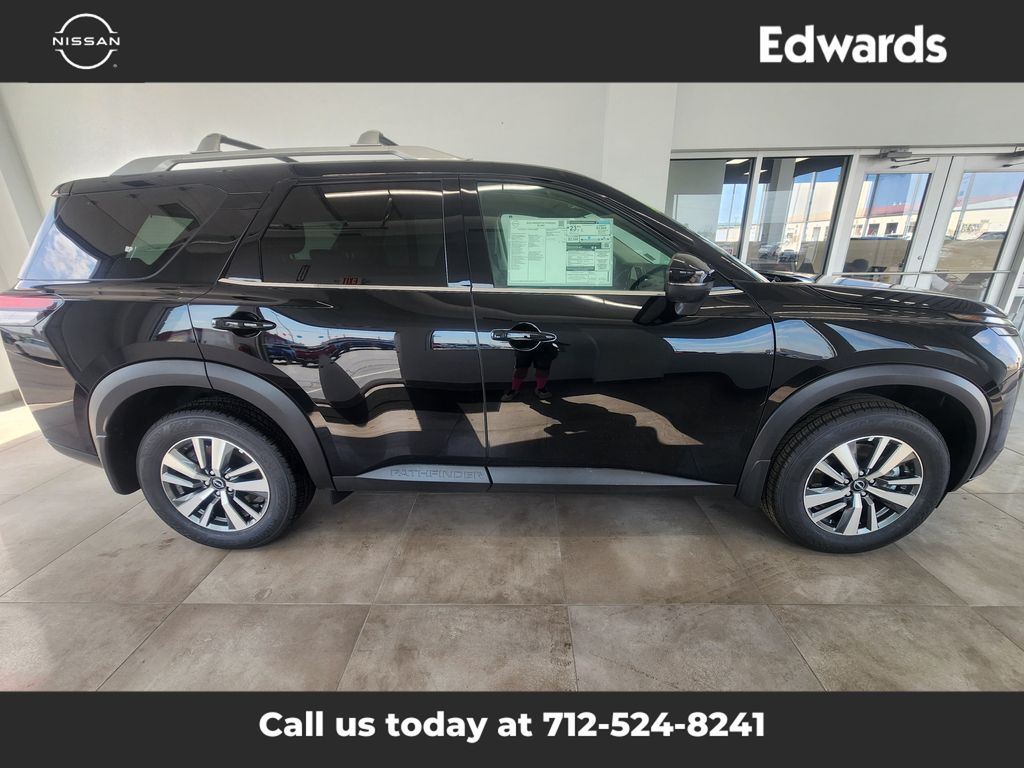 2025 Nissan Pathfinder SL's photo