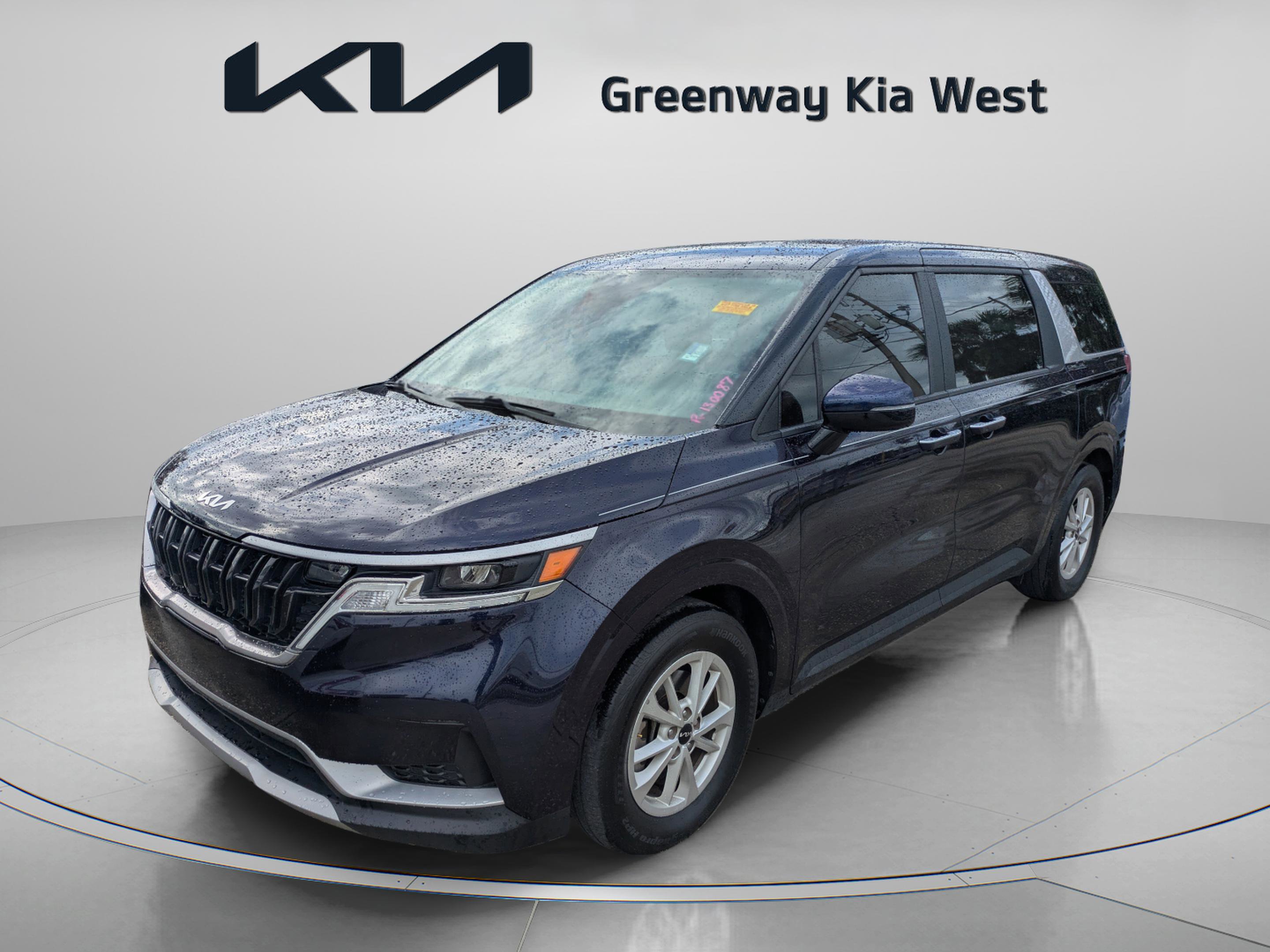 2024 Kia Carnival LX photo 3