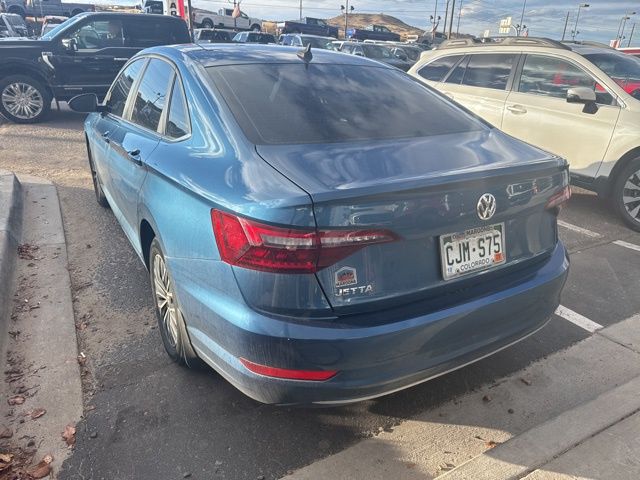 2020 Volkswagen Jetta SE R-Line photo 2