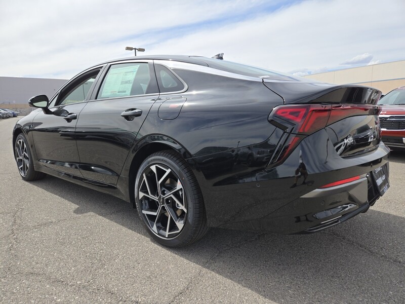 2025 Kia K5 EX photo 4