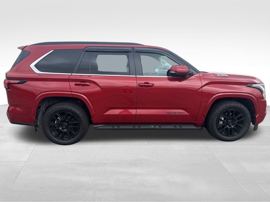 2024 Toyota Sequoia SR5 photo 7