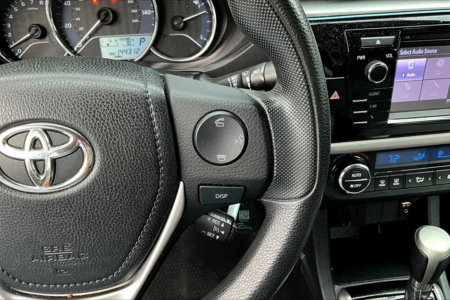 2016 Toyota Corolla LE photo 21