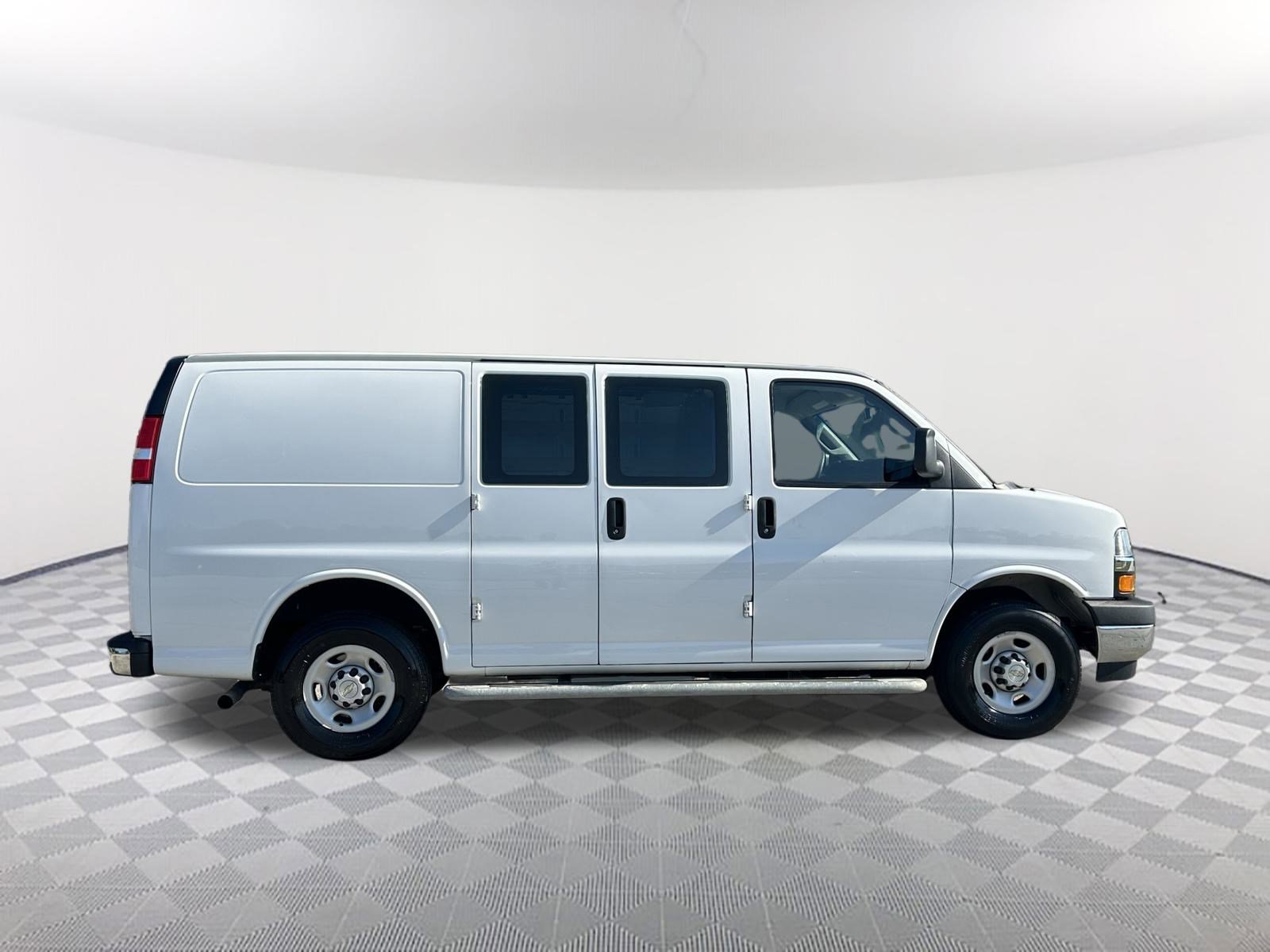 2023 Chevrolet Express 2500 Cargo photo 3