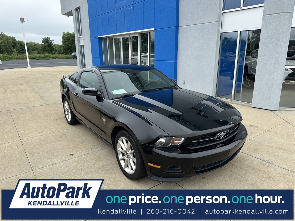 2011 Ford Mustang V6 Premium's photo