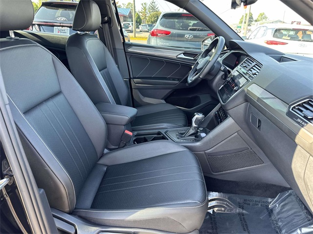 2023 Volkswagen Tiguan SE R-Line Black photo 16