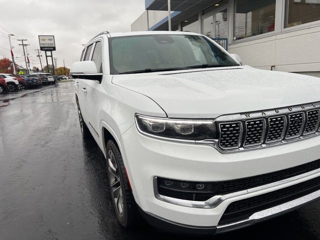 2022 Jeep Grand Wagoneer III photo 2