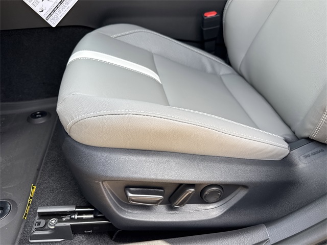 2025 Toyota Camry SE photo 9