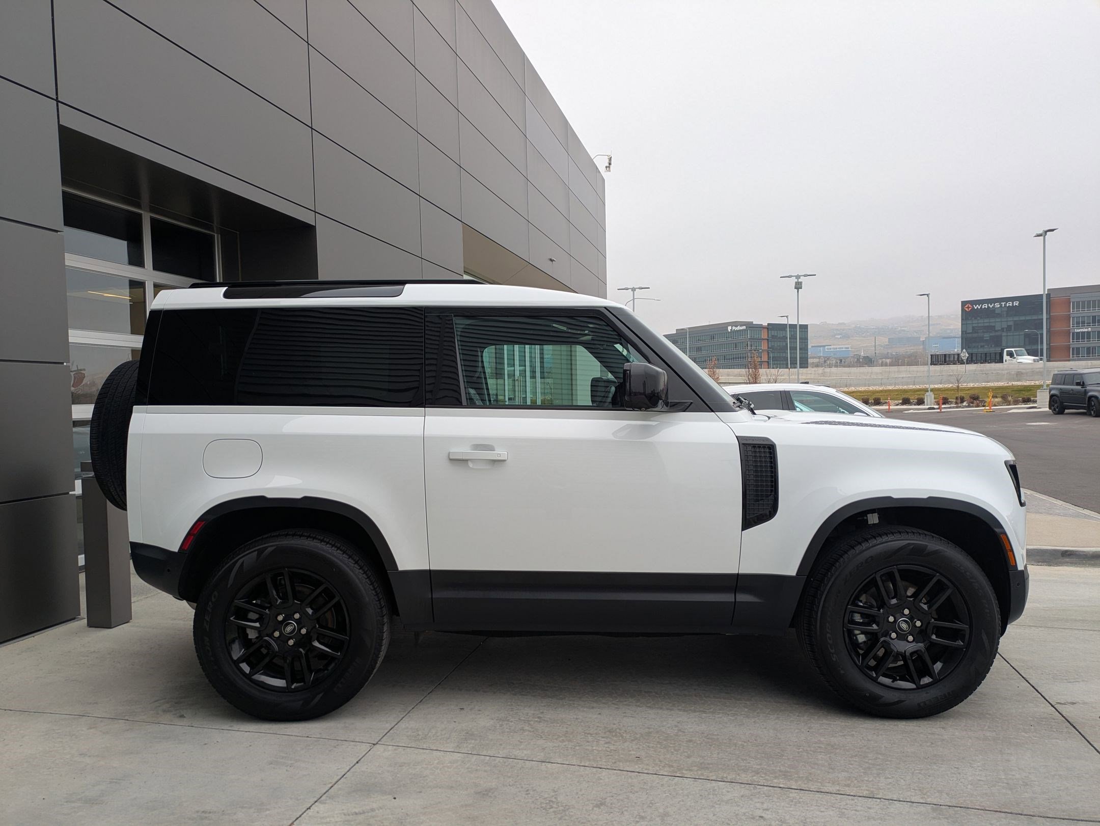 2024 Land Rover Defender S photo 3