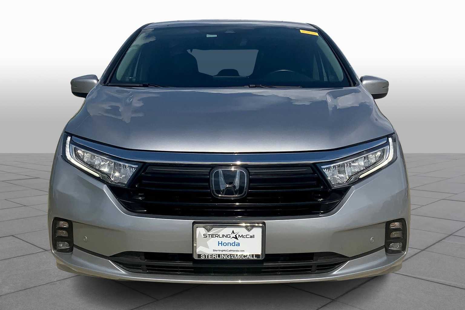 2023 Honda Odyssey Touring photo 3