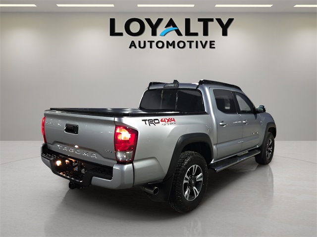 2016 Toyota Tacoma TRD Sport photo 4