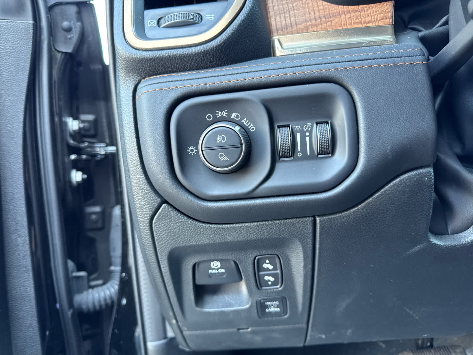 2023 Ram 1500 Longhorn photo 22