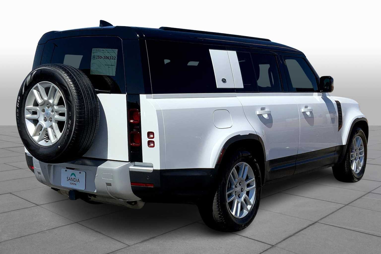 2024 Land Rover Defender S photo 11