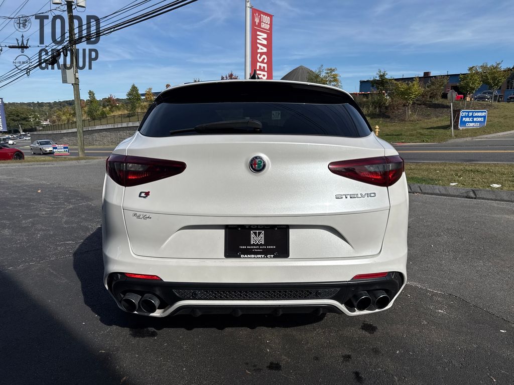 2018 Alfa Romeo Stelvio Quadrifoglio photo 4
