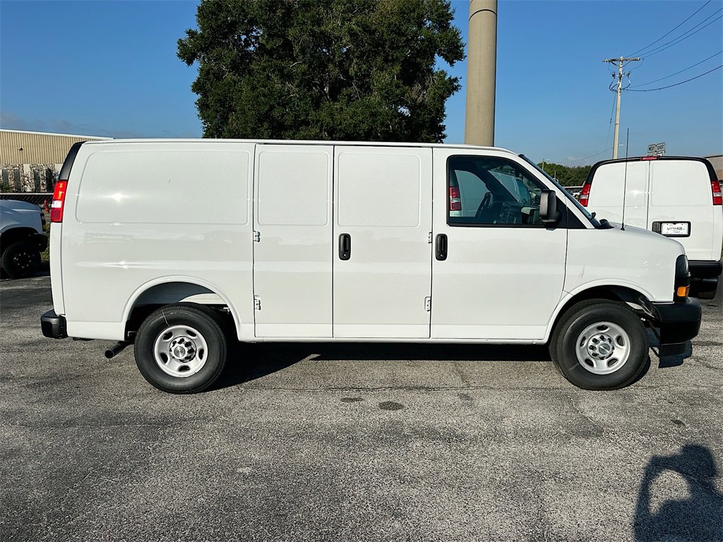 2025 Chevrolet Express Cargo 2500 photo 3