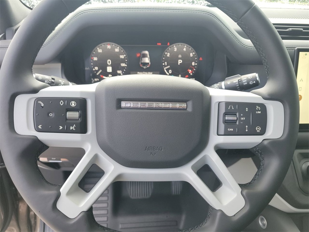 2024 Land Rover Defender 110 SE photo 3