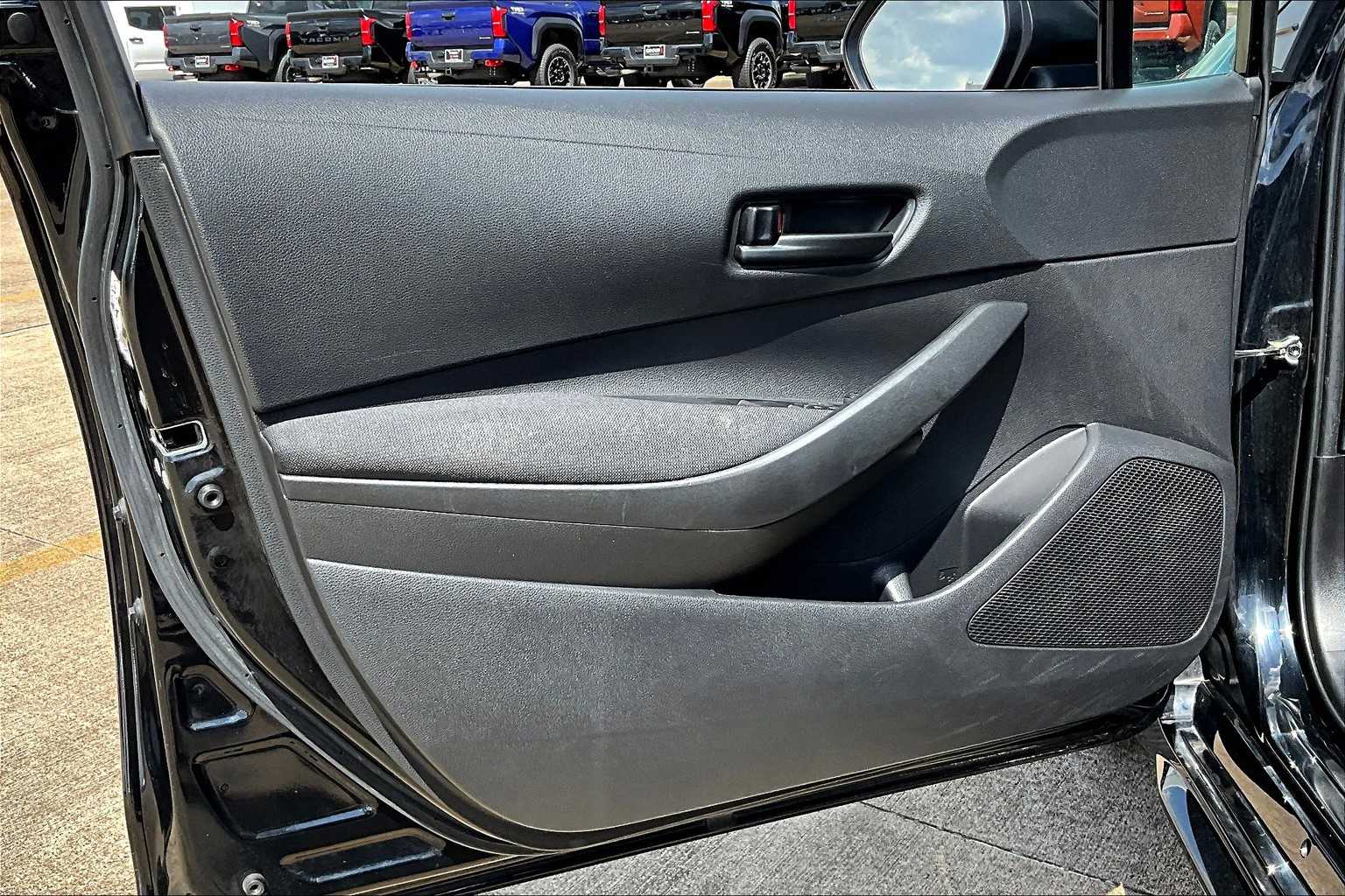 2023 Toyota Corolla LE photo 20