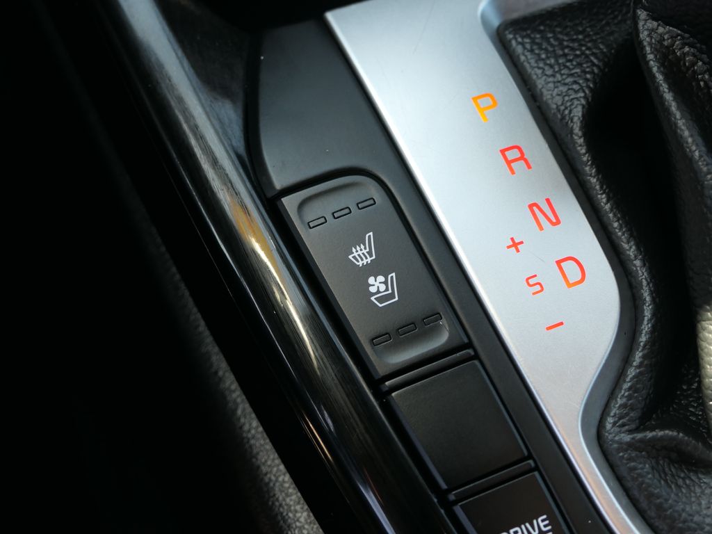 2023 Kia Forte GT-Line photo 18