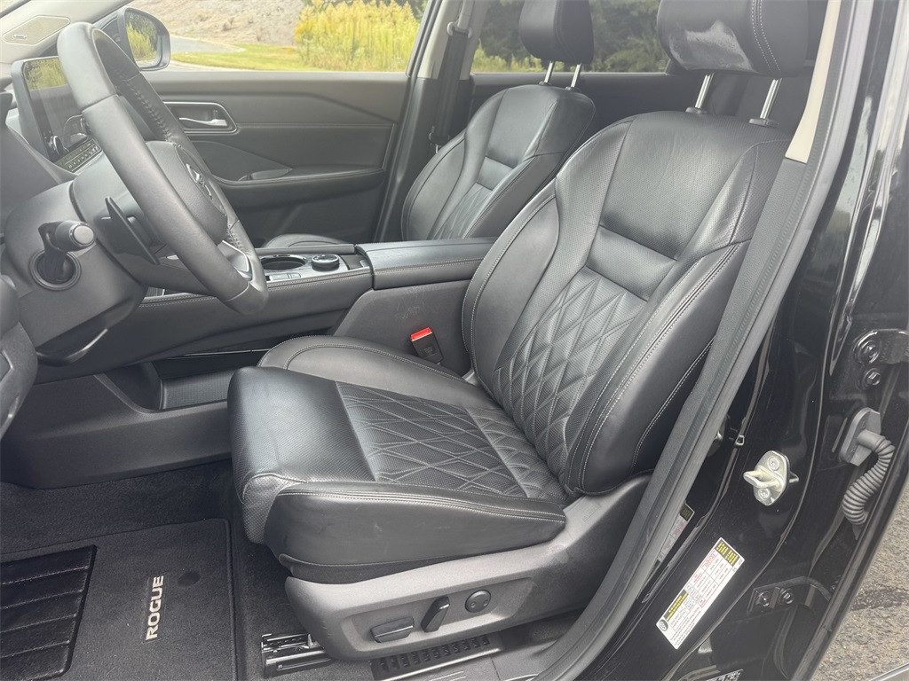 2021 Nissan Rogue Platinum photo 18