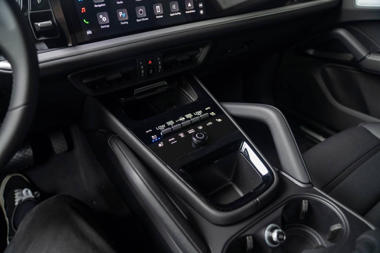 2025 Porsche Cayenne Coupe photo 20
