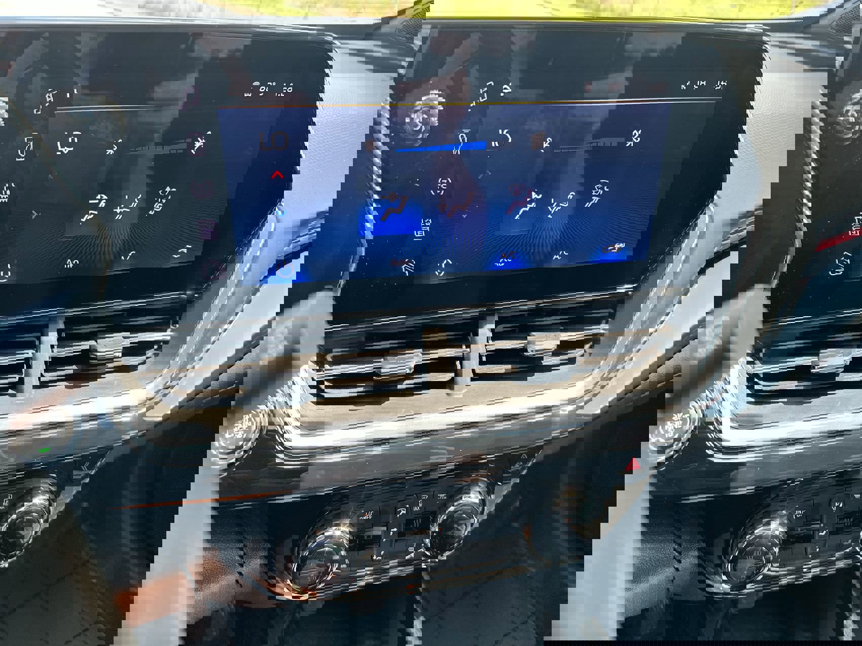 2025 Chevrolet Trax photo 18