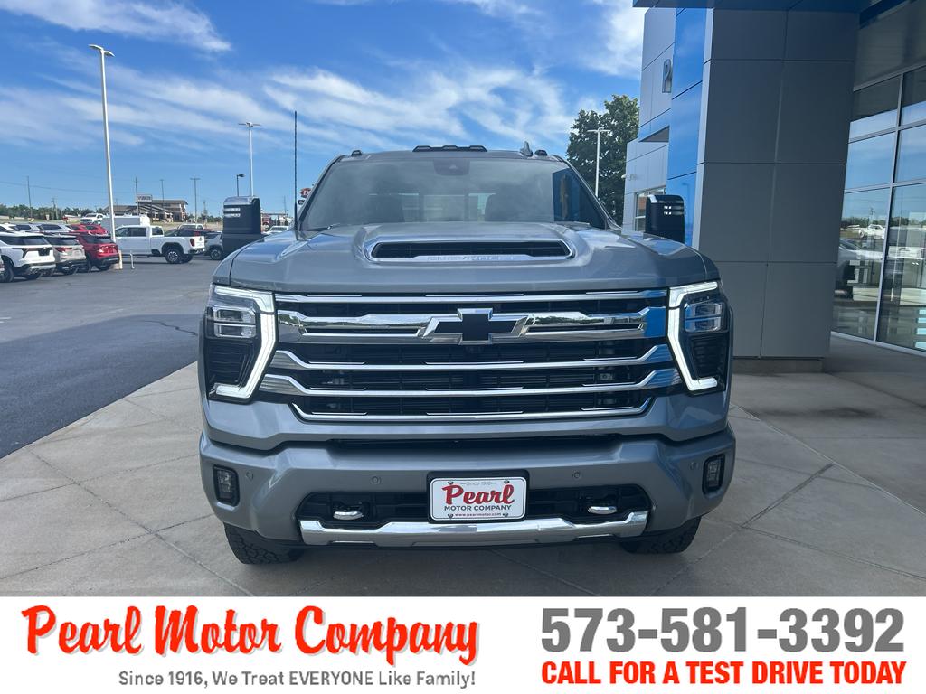 2025 Chevrolet Silverado 2500HD High Country photo 2