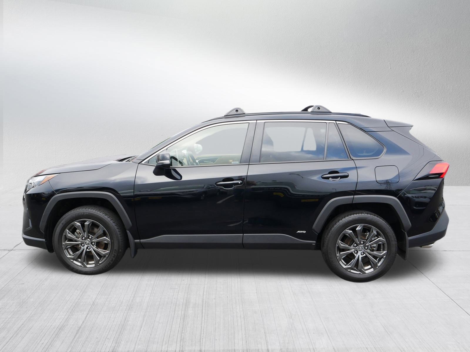 2022 Toyota RAV4 Hybrid XLE Premium photo 4