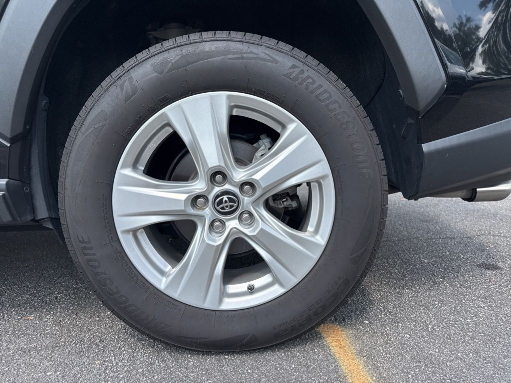 2021 Toyota RAV4 XLE photo 29