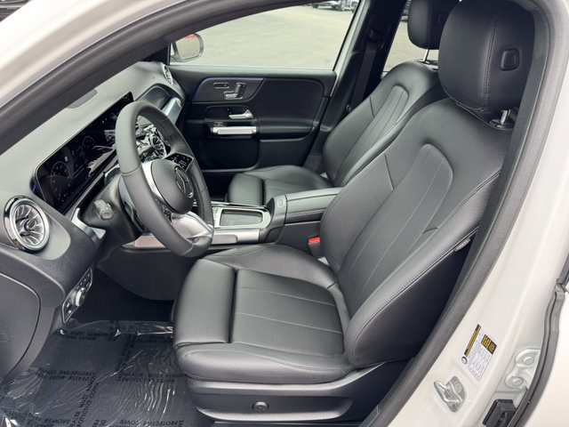 2025 Mercedes Benz GLB 250 photo 2