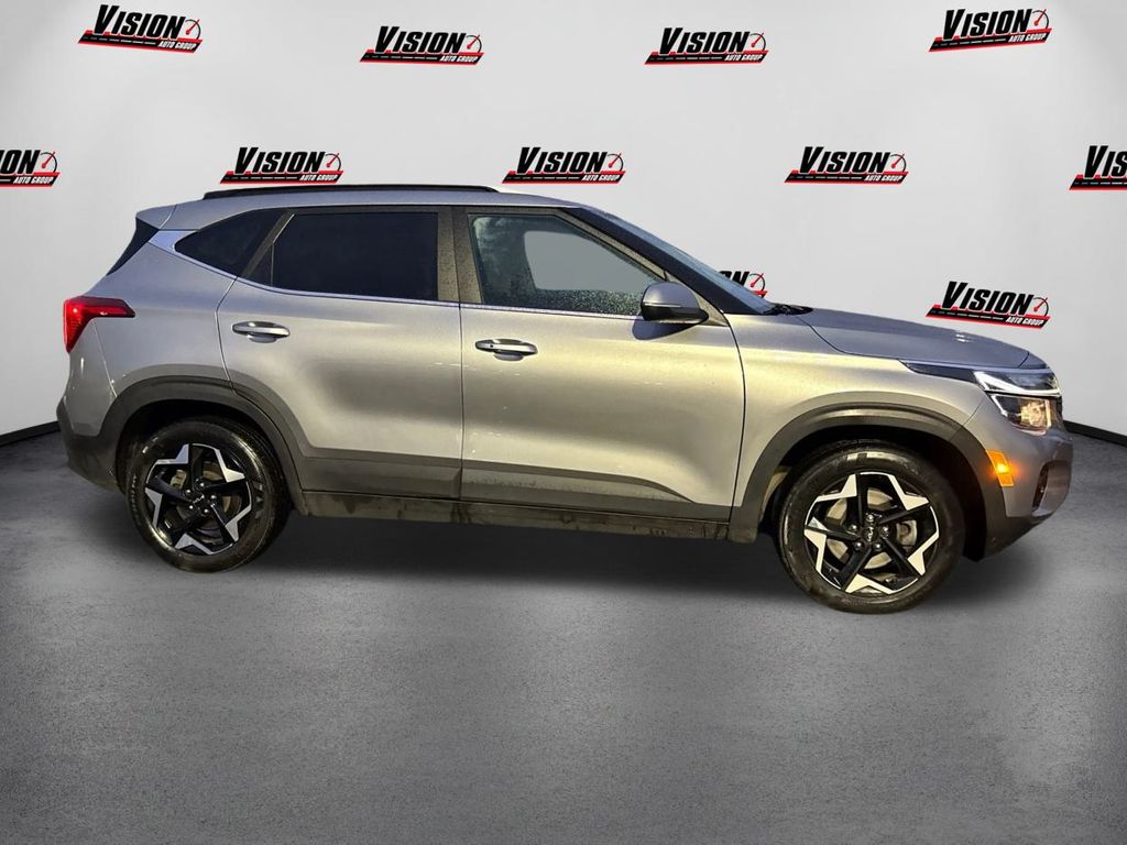 2024 Kia Seltos EX photo 4