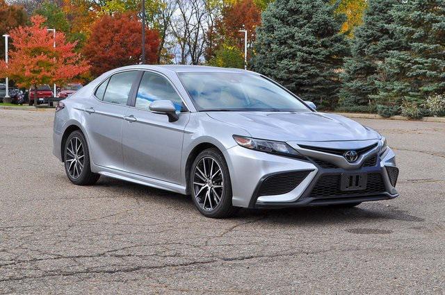 2023 Toyota Camry SE's photo