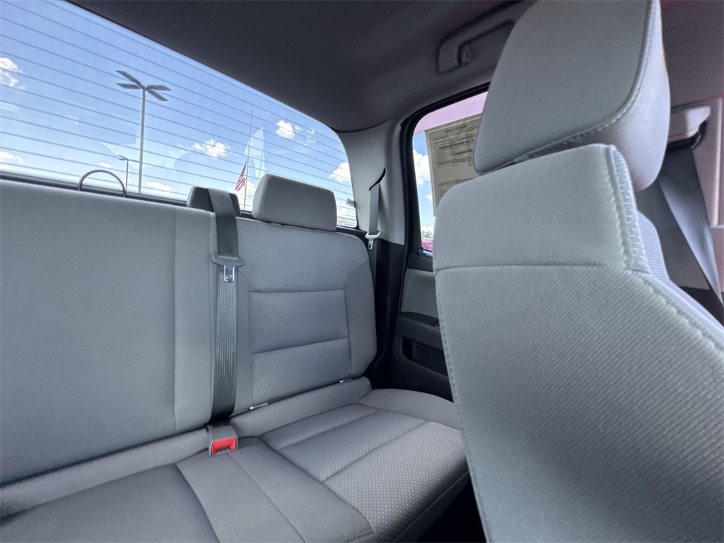 2018 Chevrolet Silverado 1500 Custom photo 14