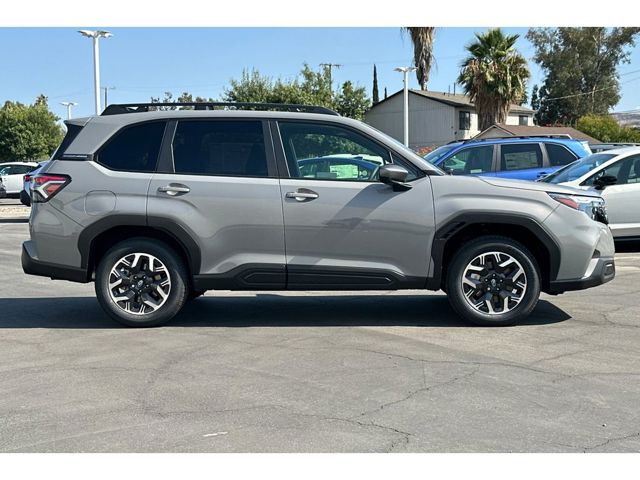 2025 Subaru Forester Premium photo 2