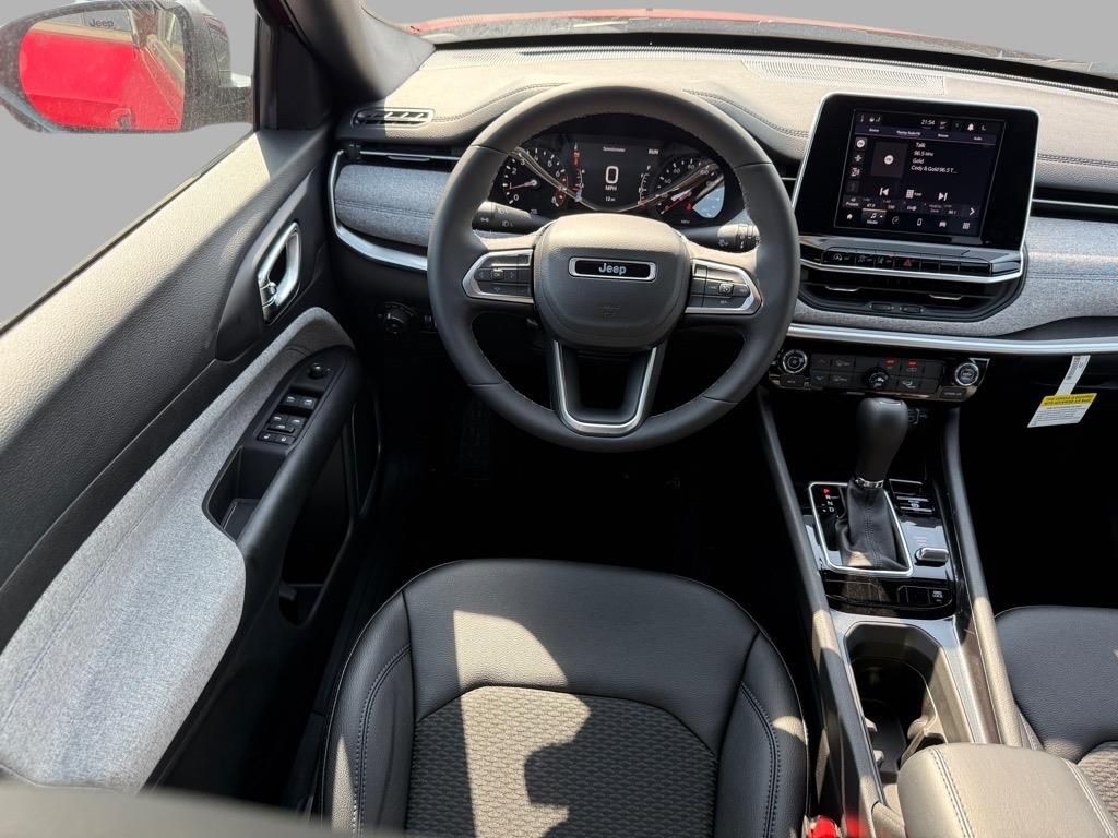 2025 Jeep Compass North Edition Latitude photo 4