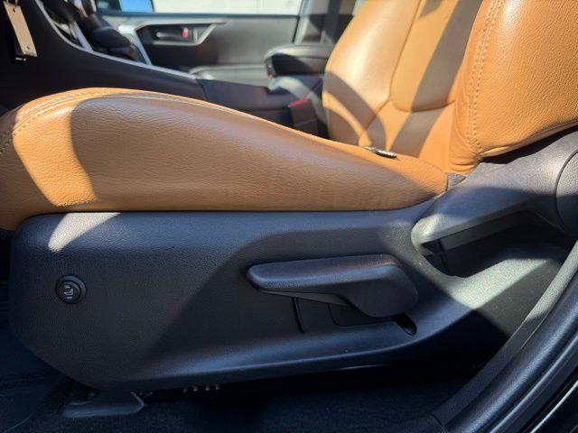 2022 Toyota RAV4 LE photo 21