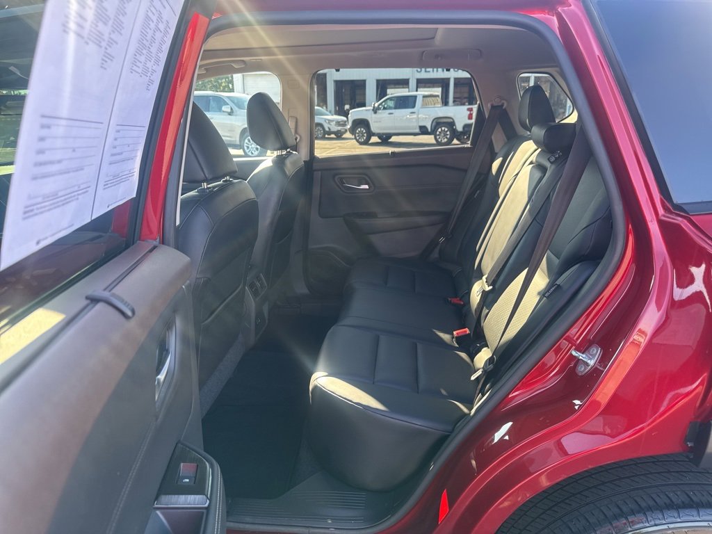 2022 Nissan Rogue SV photo 15